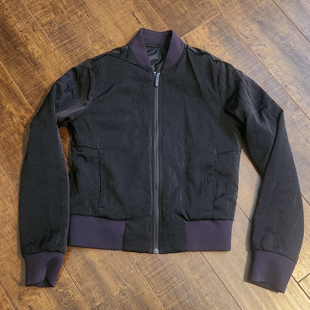 Lululemon Bomber Jacket Reversible women's 4  Insulated Black Under Armpit Hole
